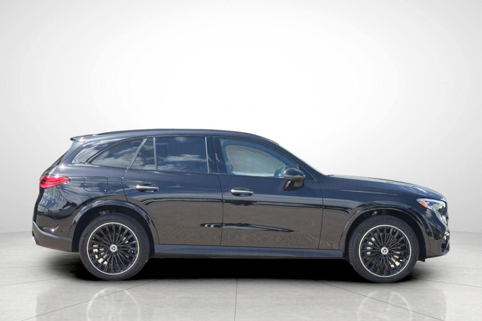New 2026 Obsidian Black Metallic Mercedes-Benz GLC 300 image 35
