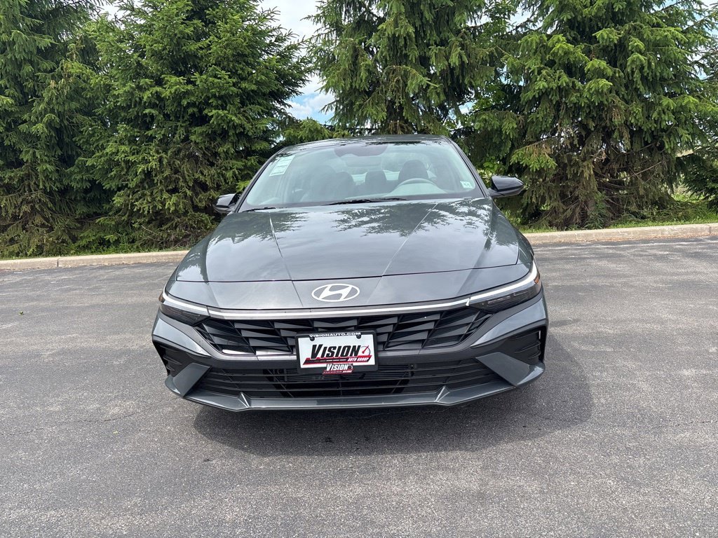Used 2025 Gray Hyundai SEL Sport image 2