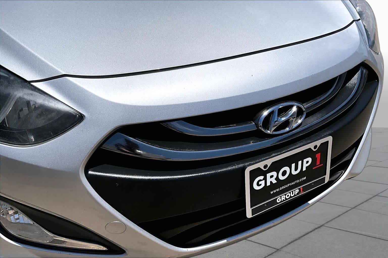 Used 2013 Shimmering Silver Hyundai  image 29