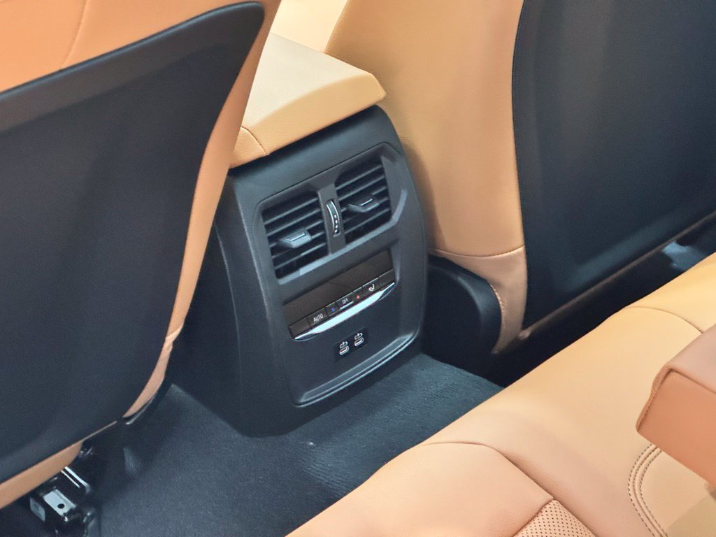 2026 BMW 3 Series 330i - Photo 19
