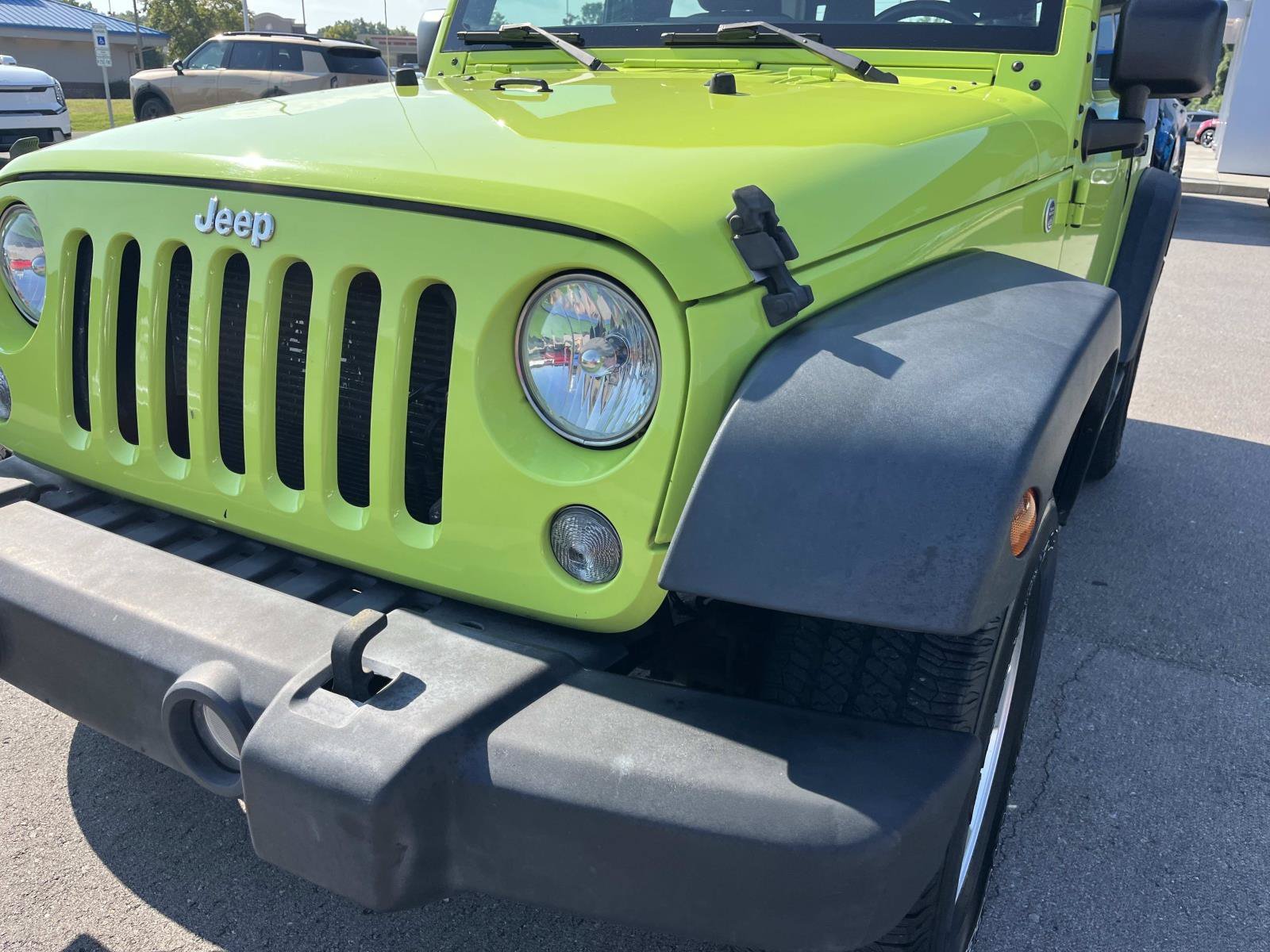 Used 2017 Hypergreen Clearcoat Jeep Sport image 9