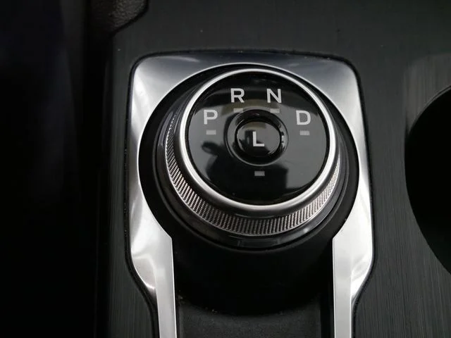 Used 2025  Ford Platinum image 22