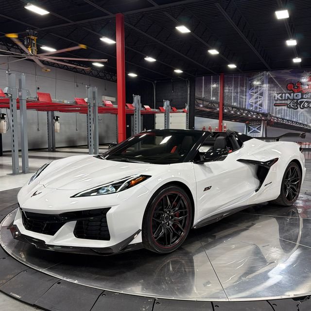 Used 2023 White Chevrolet Z06 image 20