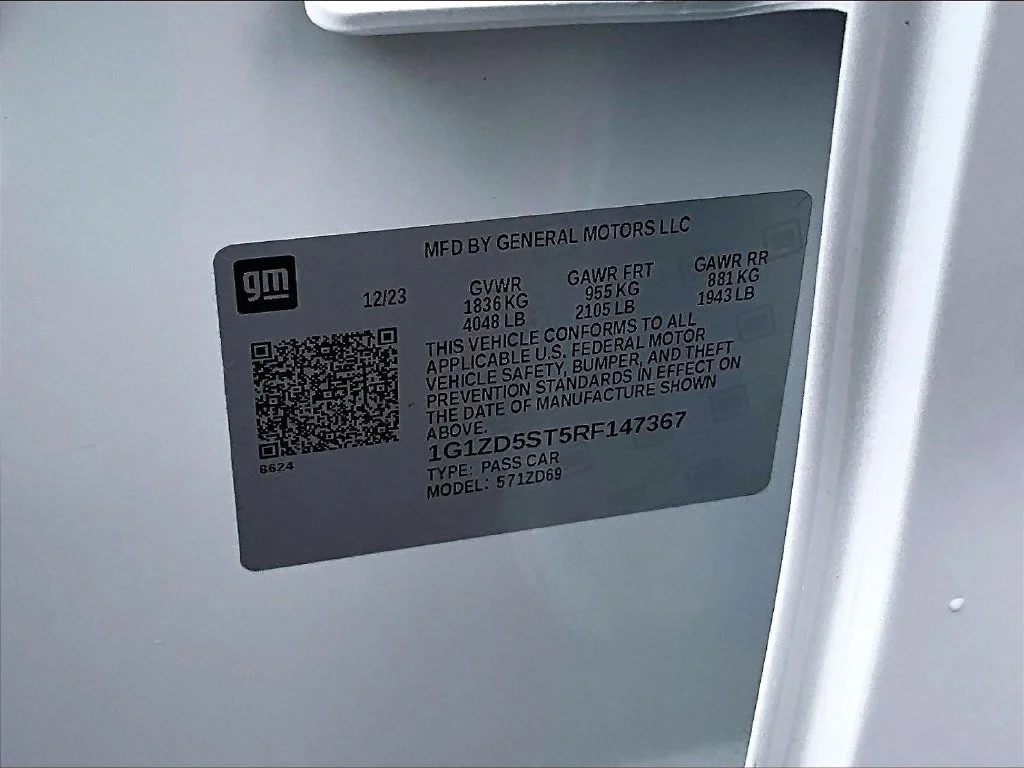 Used 2024 Summit White Chevrolet LT image 34