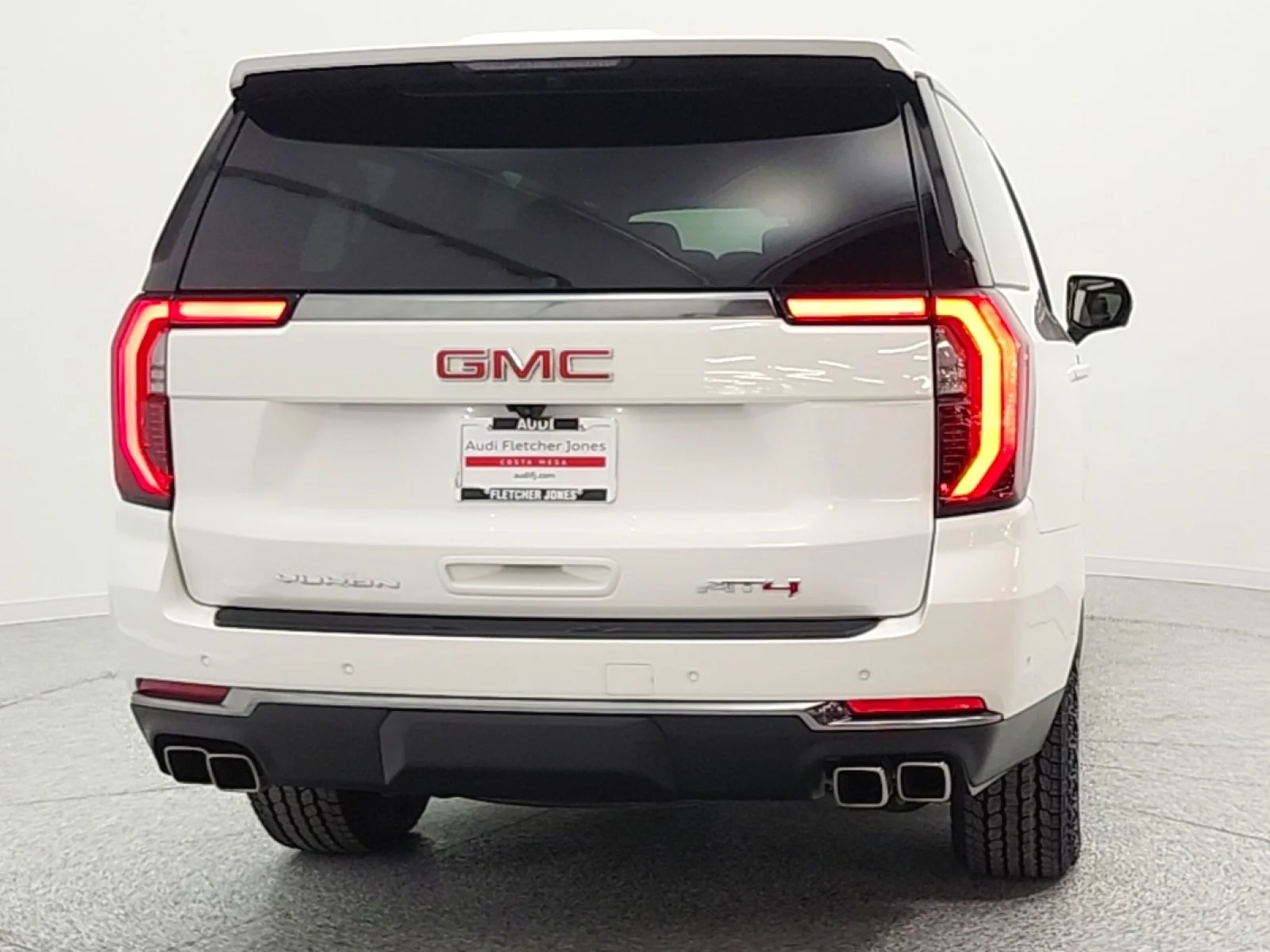 Used 2025 Summit White GMC 4WD 4dr AT4 image 6