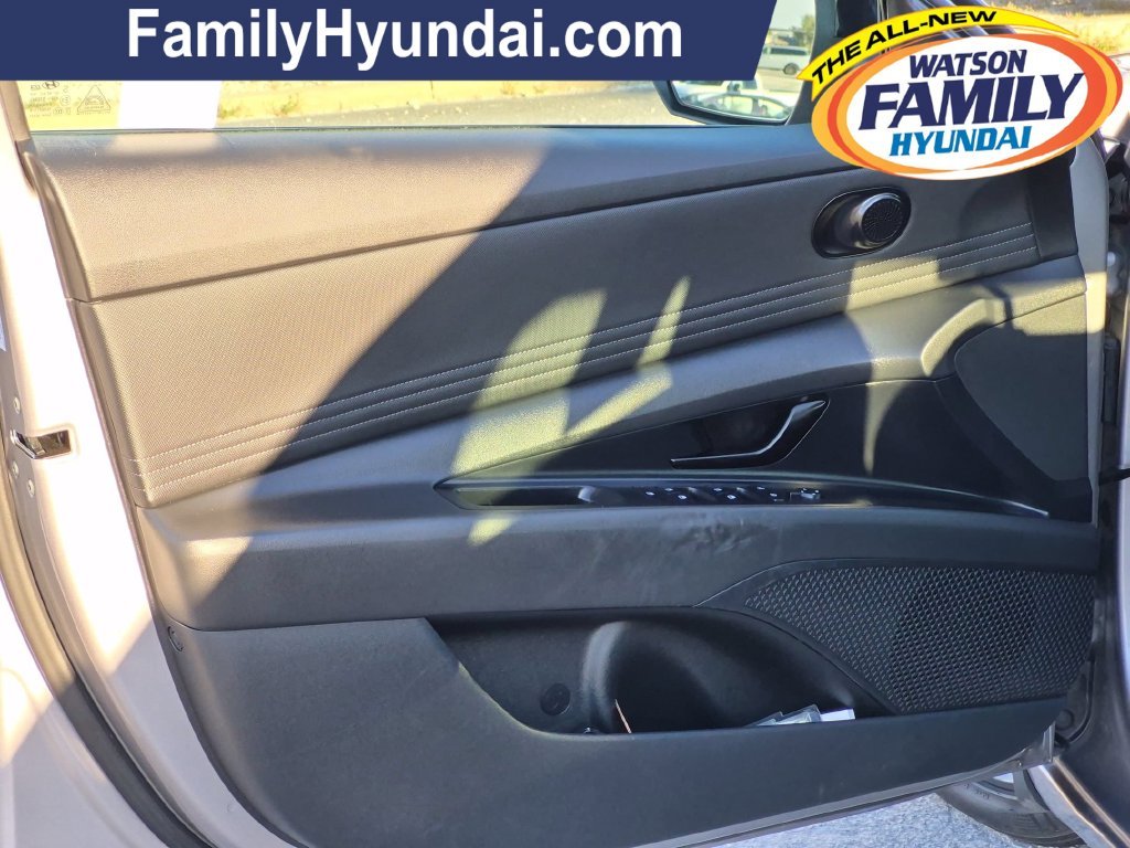 Certified Used 2025  Hyundai SEL Sport image 13