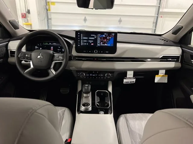 2025 Mitsubishi Outlander SEL Platinum Edition - Photo 12