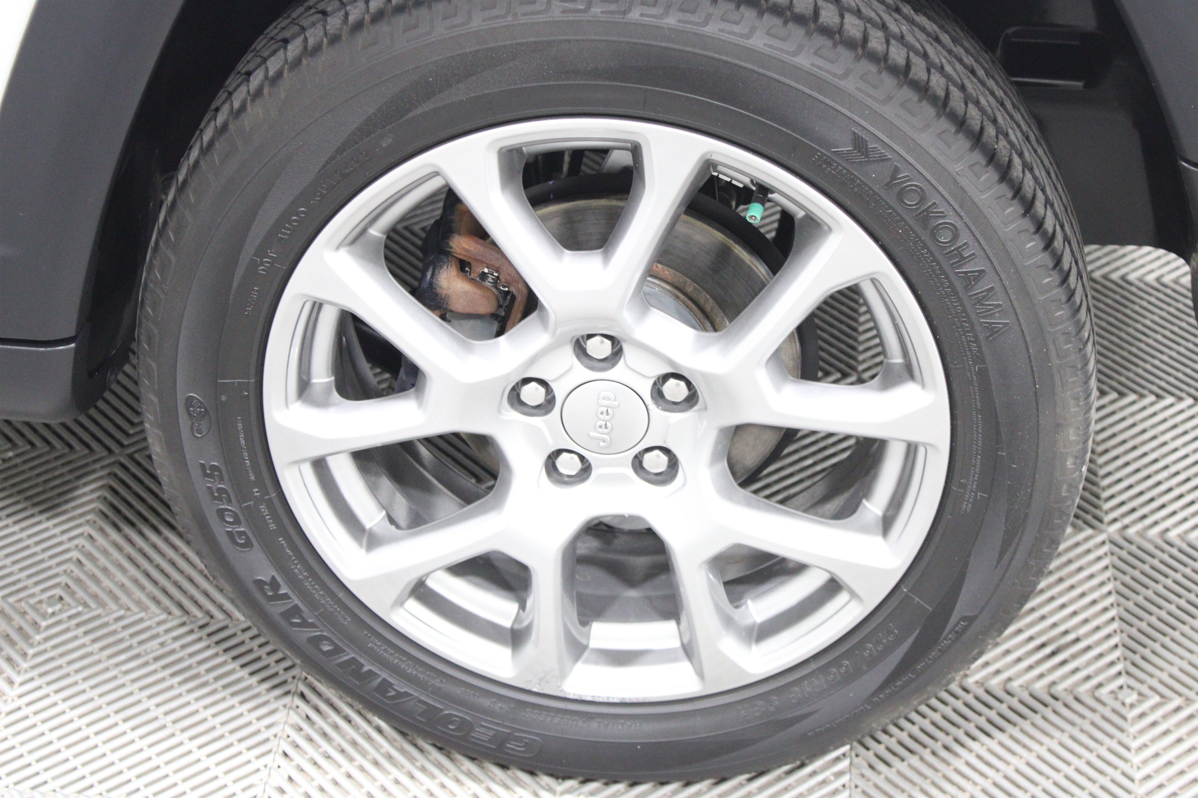 Used 2022 Bright White Clearcoat Jeep Latitude Lux 4x4 image 36