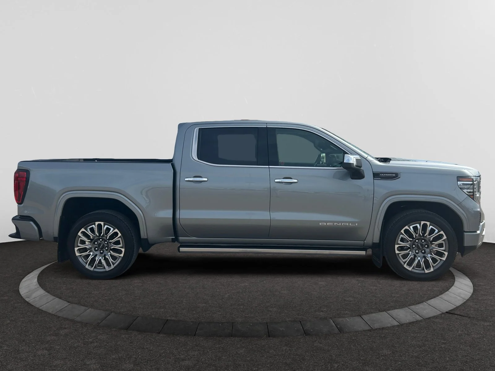 Used 2025 Silver GMC Denali Ultimate Crew Cab image 6