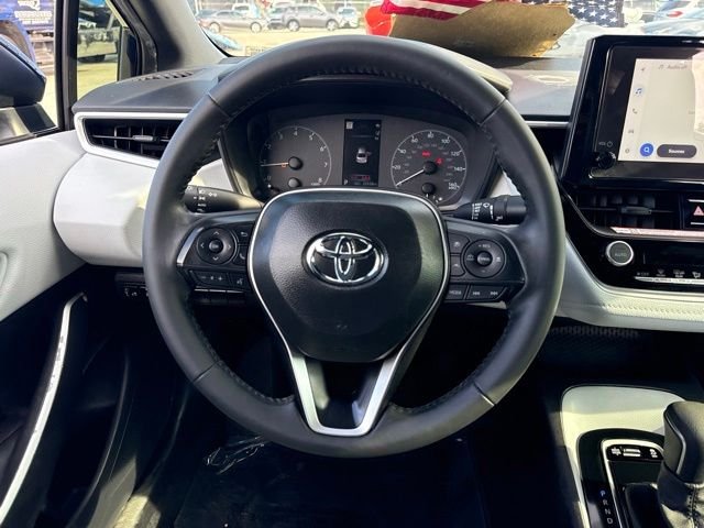 Used 2025  Toyota SE image 17