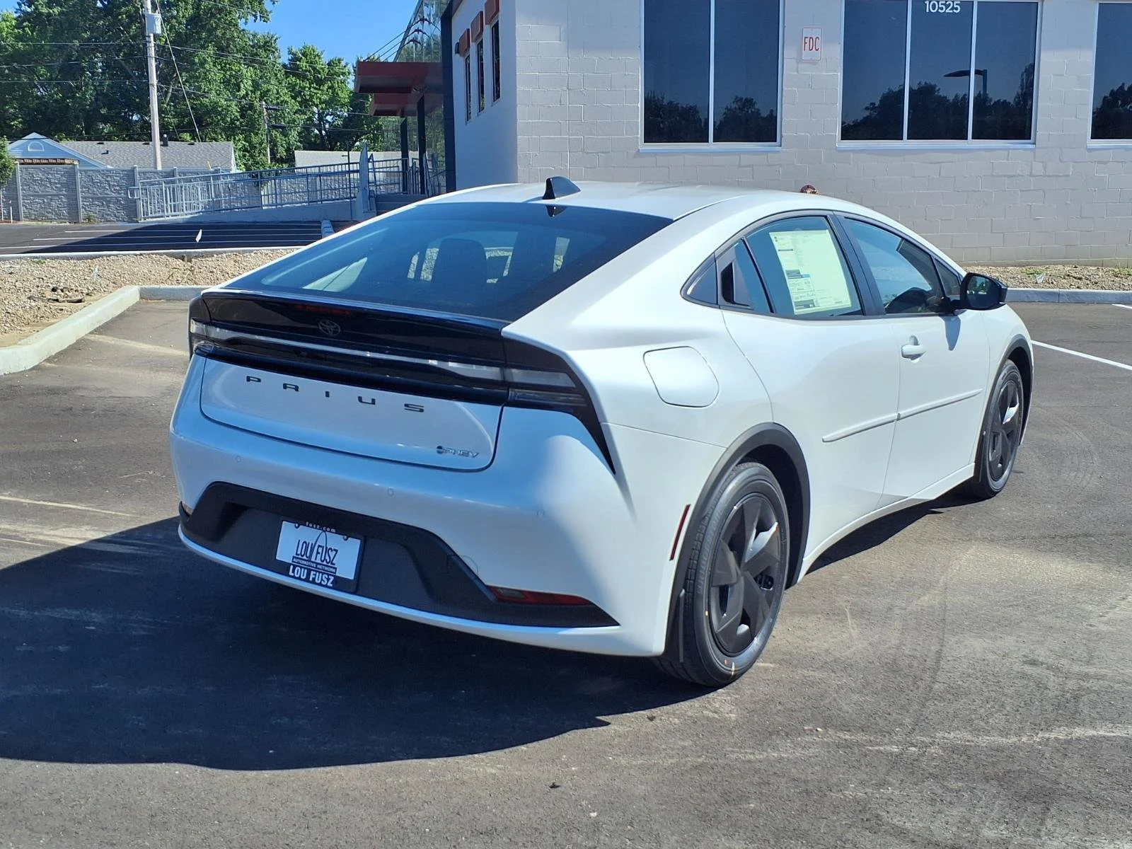 New 2026 Wind Chill Pearl <sup>1</sup> Toyota  SE image 3