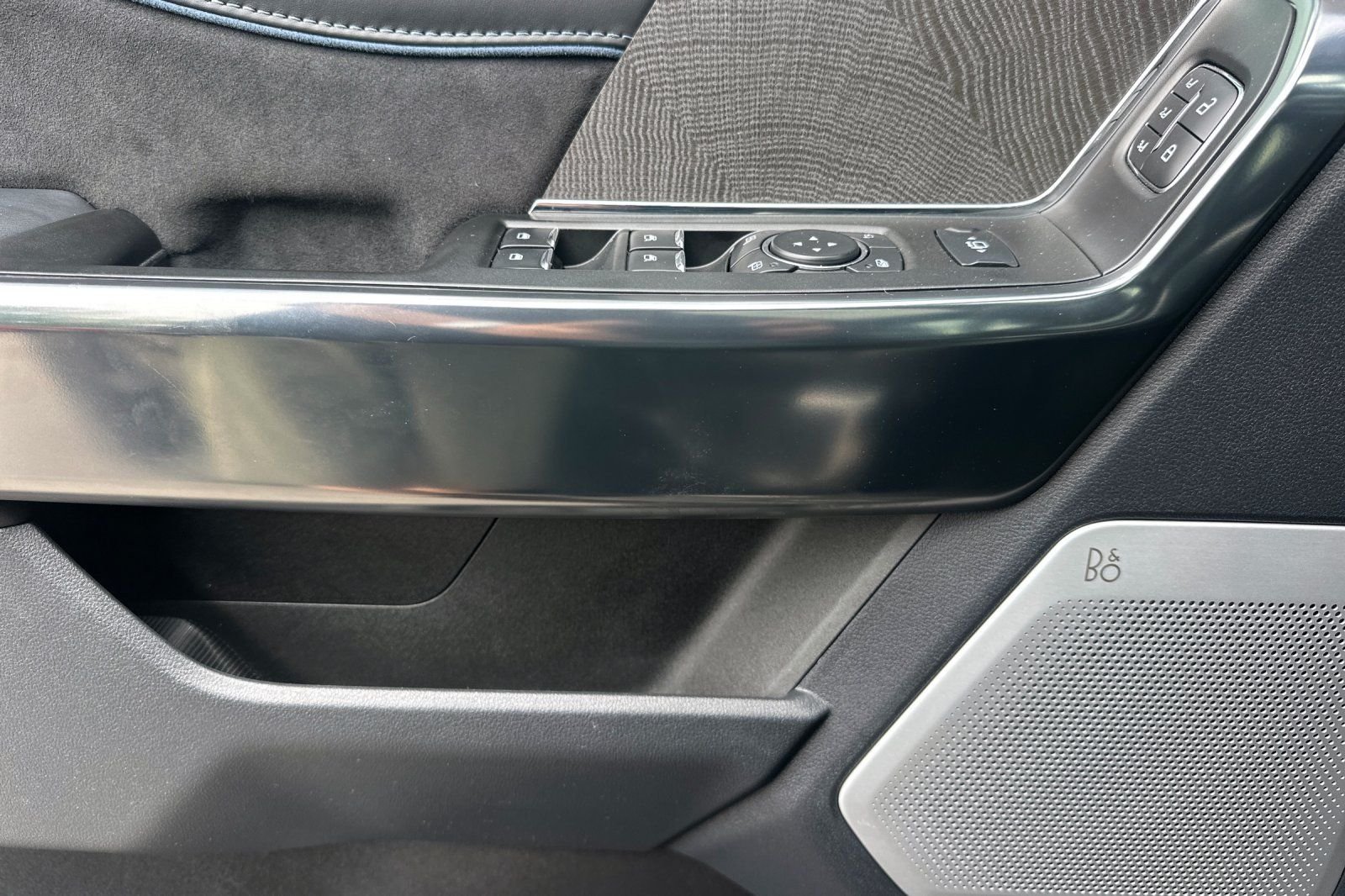 Used 2025  Ford Platinum image 10