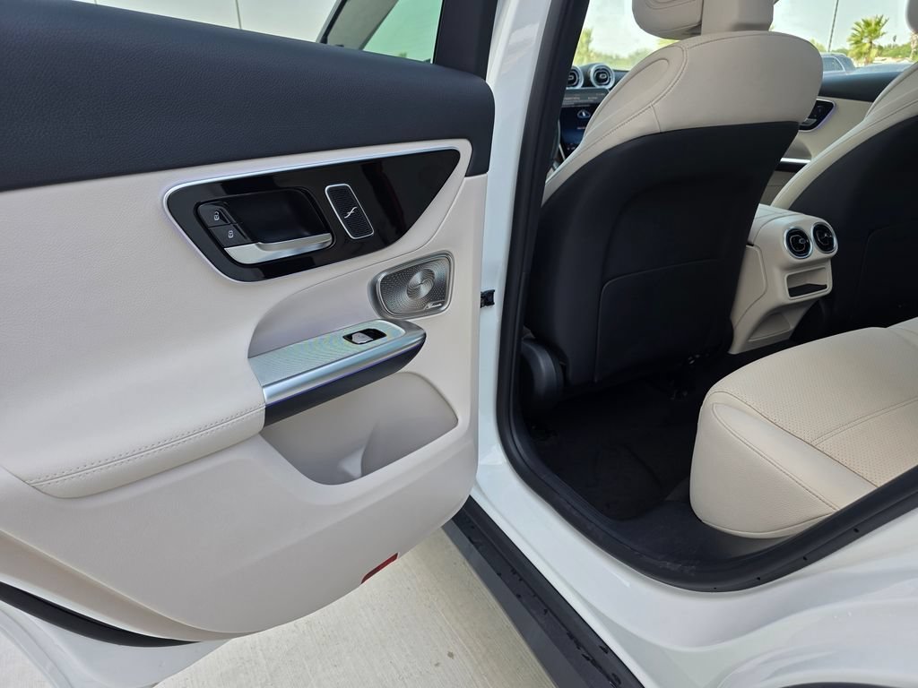 New 2026 Polar White Mercedes-Benz GLC 300 image 44