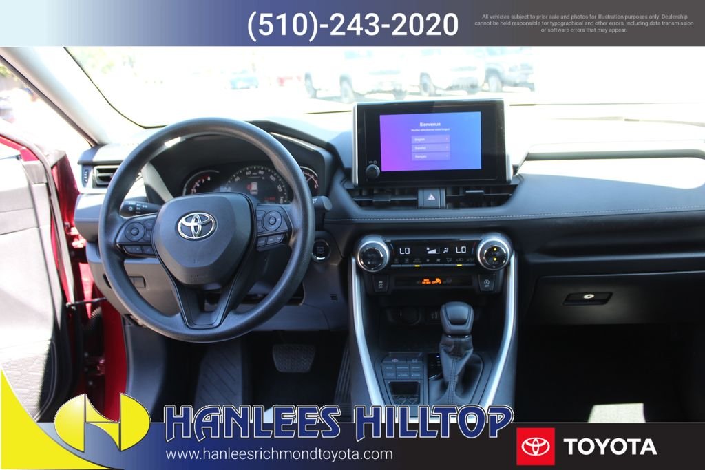 2025 Toyota RAV4 XLE - Photo 17