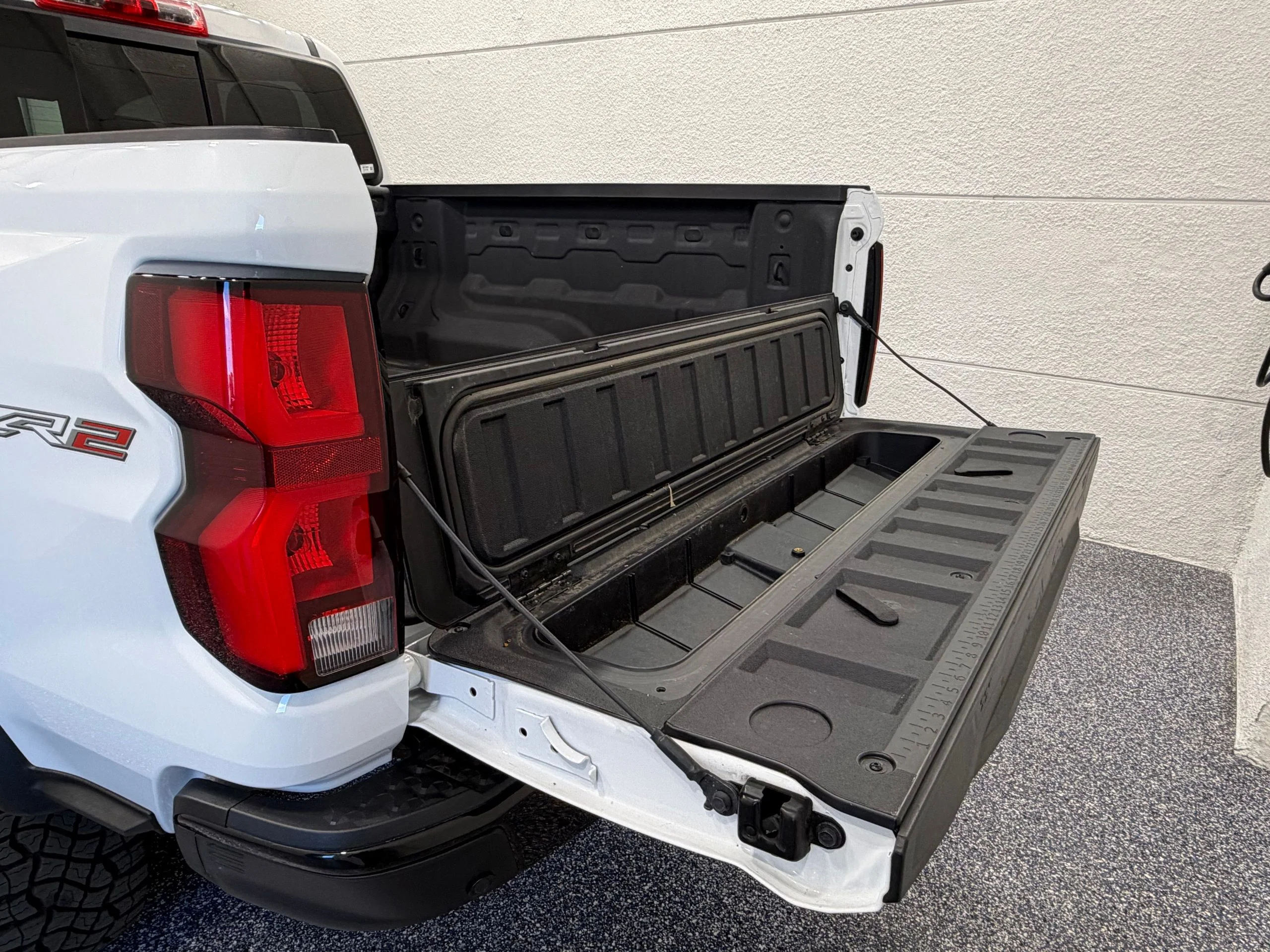 Used 2024 White Chevrolet ZR2 image 27