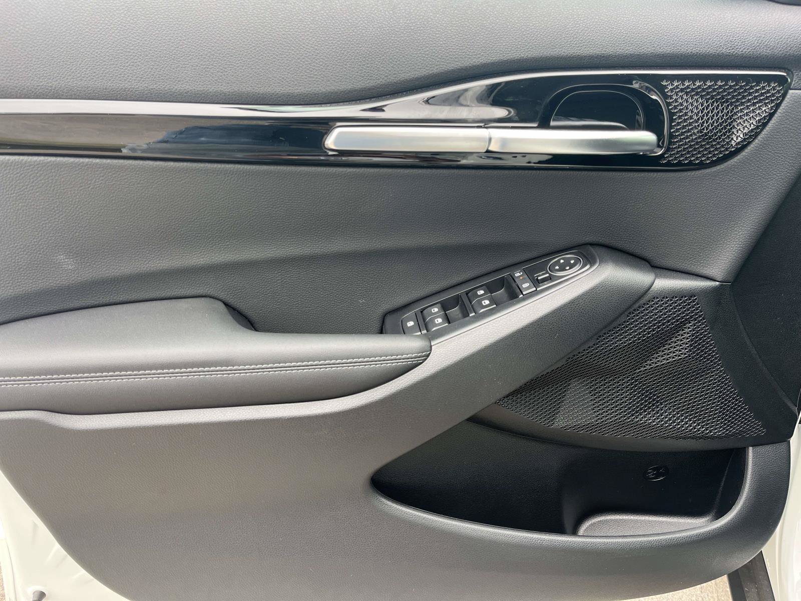New 2026 Snow White Pearl Kia EX image 22