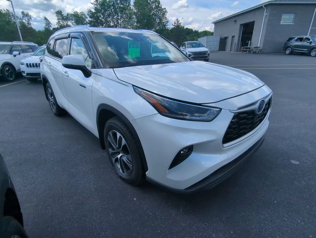 Used 2021 White Toyota XLE image 2