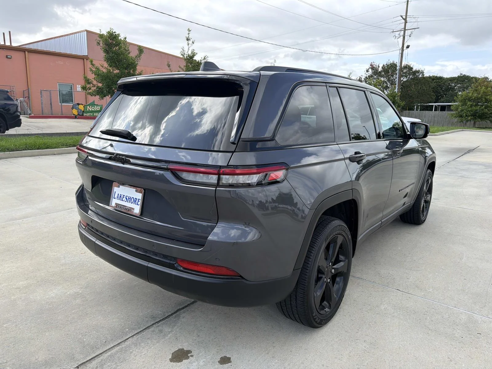 Used 2024 Gray Jeep Altitude X 4x2 image 7