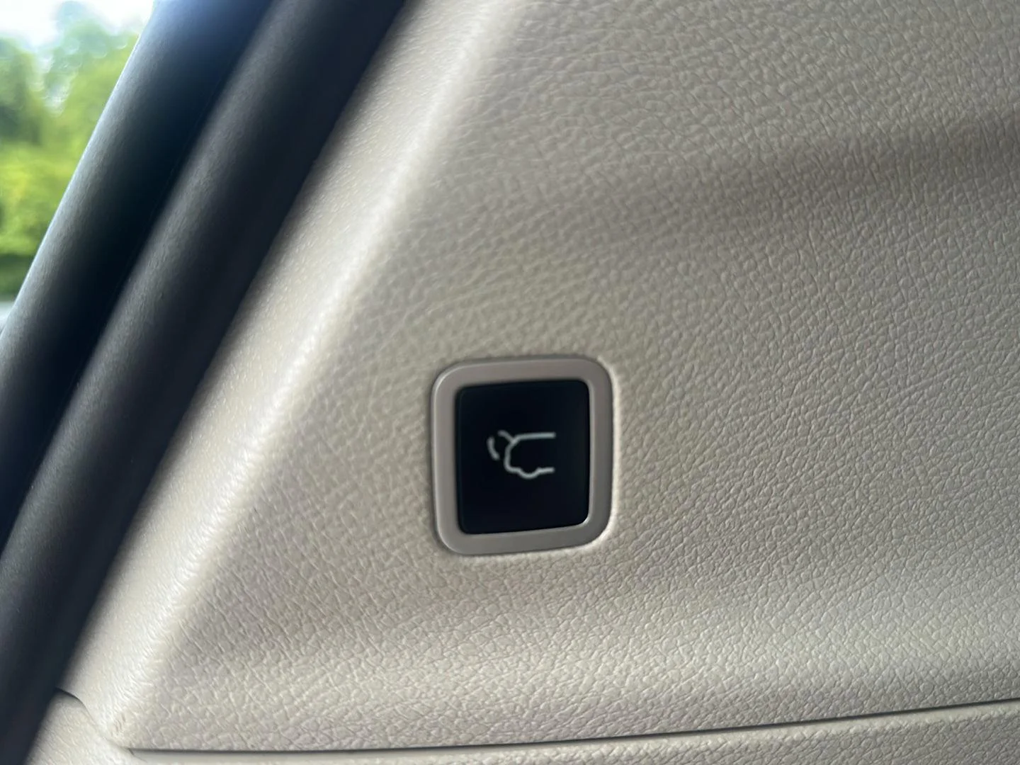 Used 2024 Diamond Black Chrysler Touring L image 15