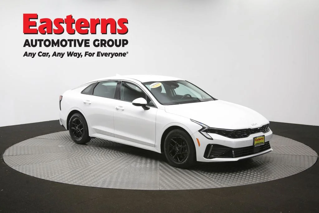 Used 2025 White Kia LXS image 48