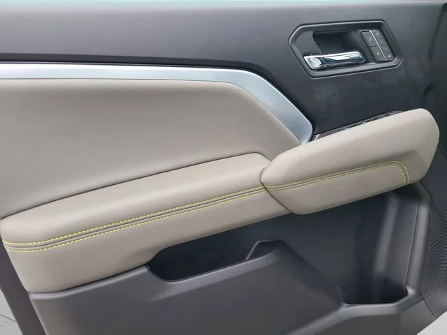 Used 2025 Summit White Chevrolet ZR2 image 12