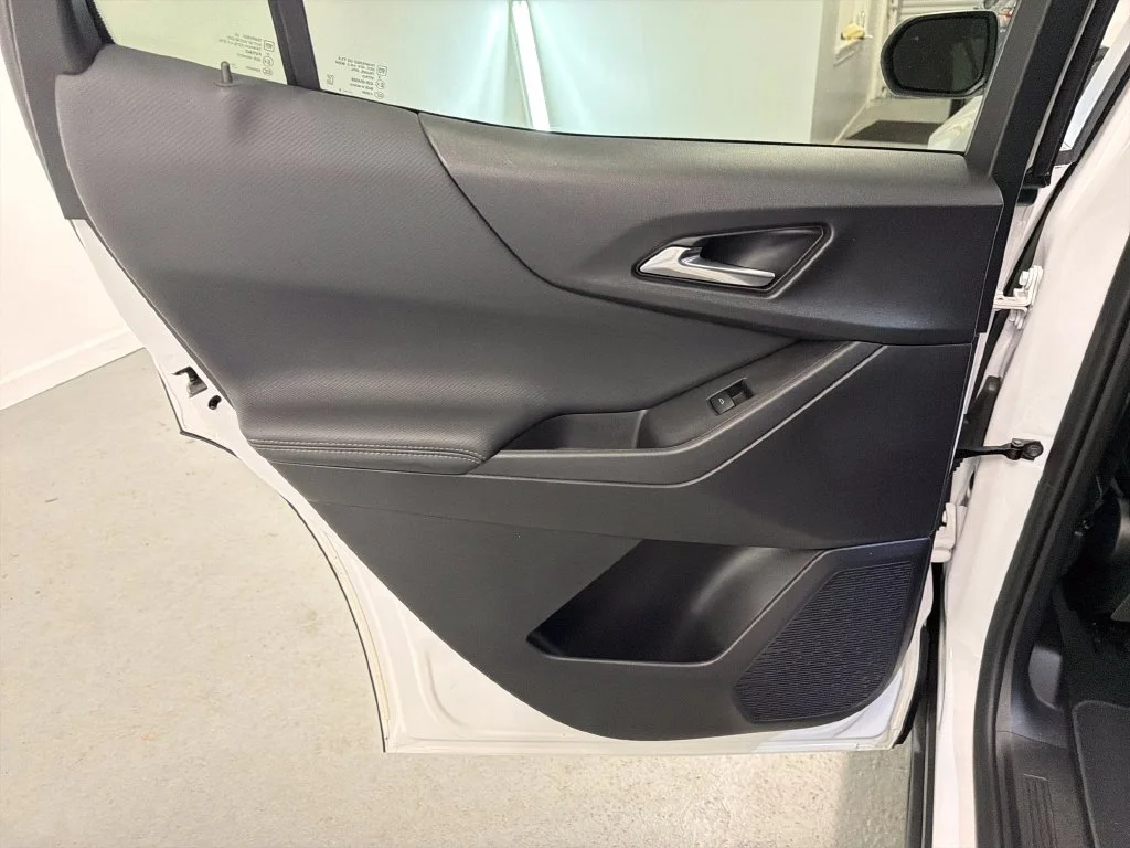 Used 2025 White Chevrolet LT image 9