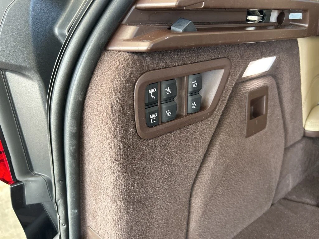 Used 2019 Black BMW xDrive40i image 51