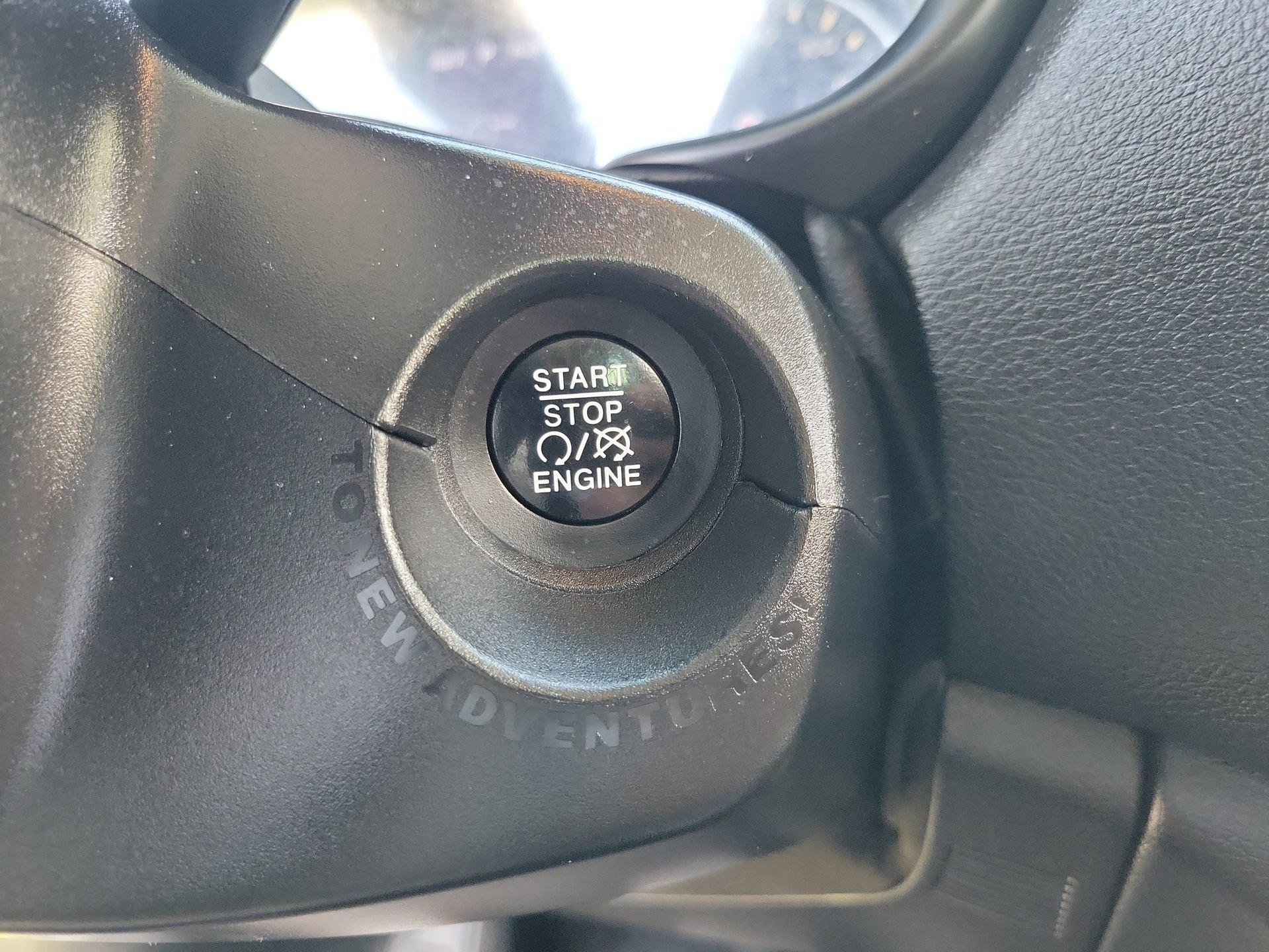 Used 2017 Hypergreen Clearcoat Jeep Sport image 32