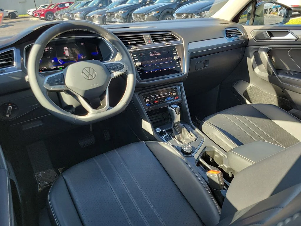 Used 2024  Volkswagen 2.0T SE image 11