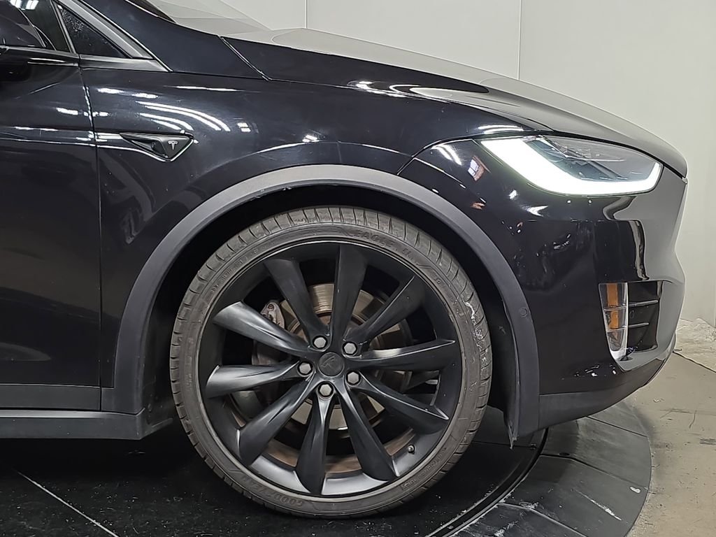 Used 2018  Tesla 75D image 11