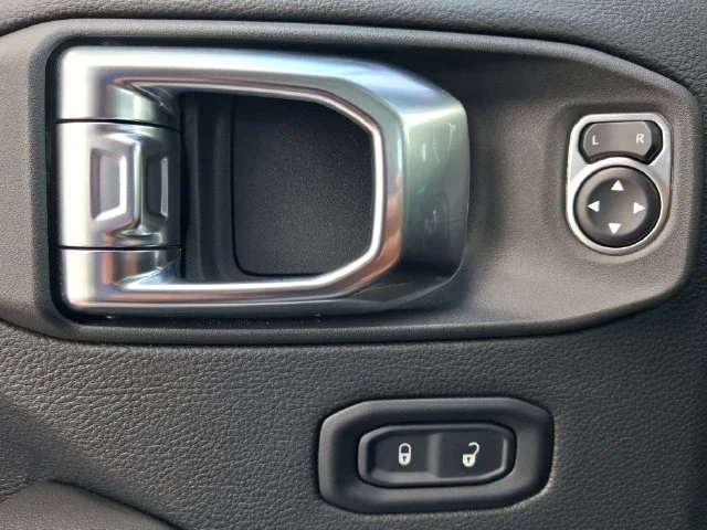 Used 2025 Gray Jeep High Tide image 9