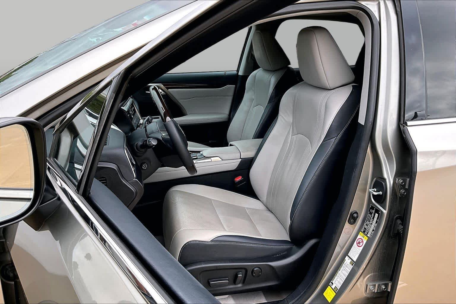 Used 2019 Atomic Silver Lexus  image 8