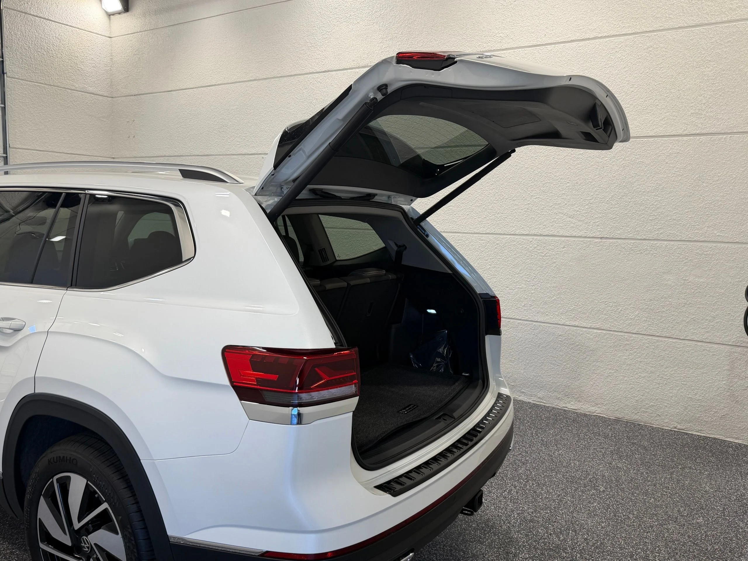 New 2026 White Volkswagen 2.0T SEL image 25