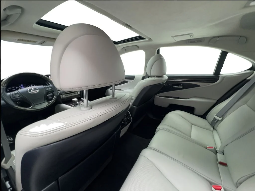 Used 2015 Black Lexus 460 image 25