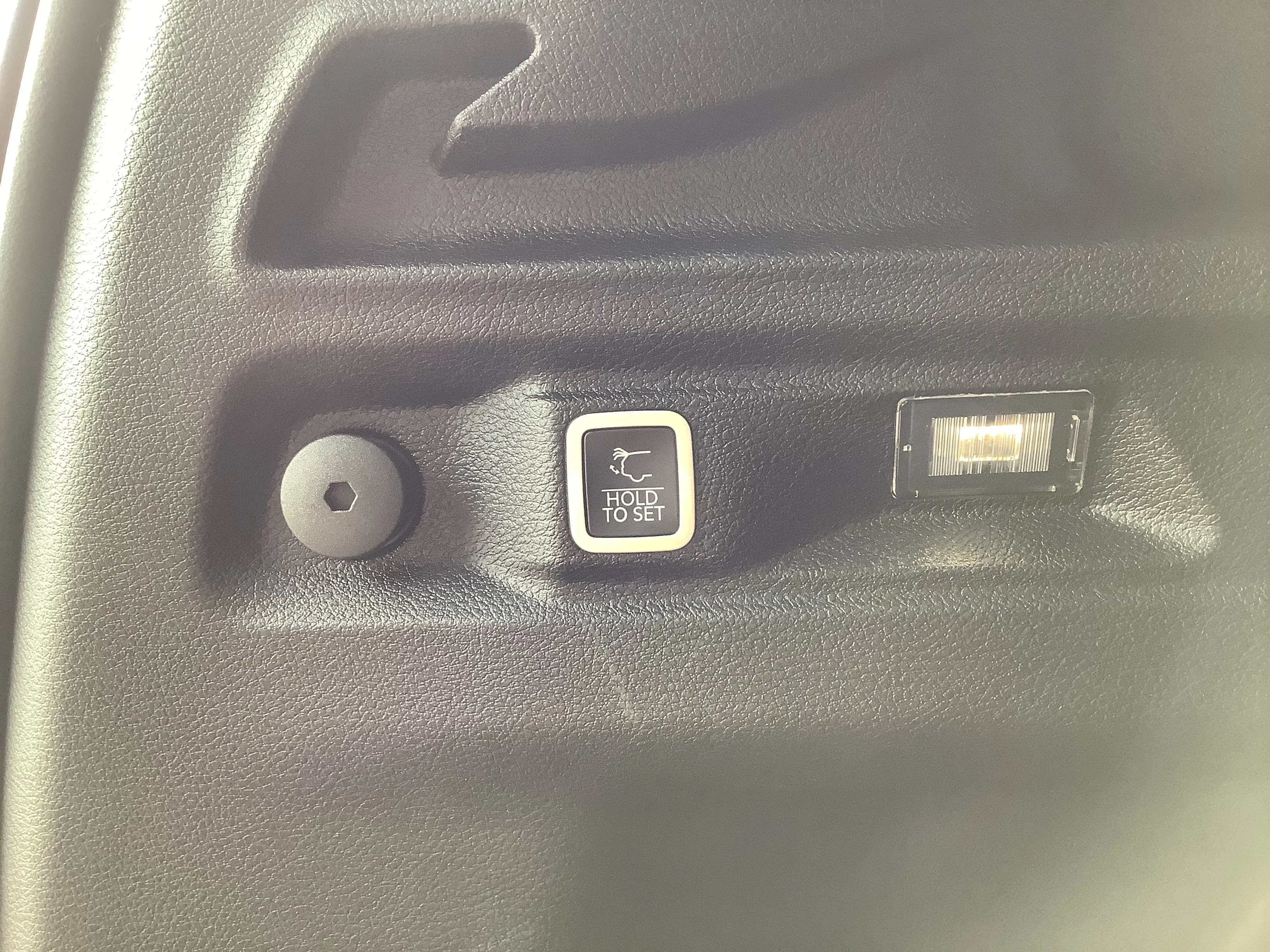 Used 2023 Red Jeep Altitude image 8