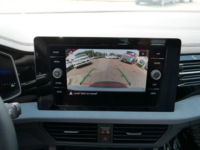 2025 Volkswagen Jetta SE - Photo 12