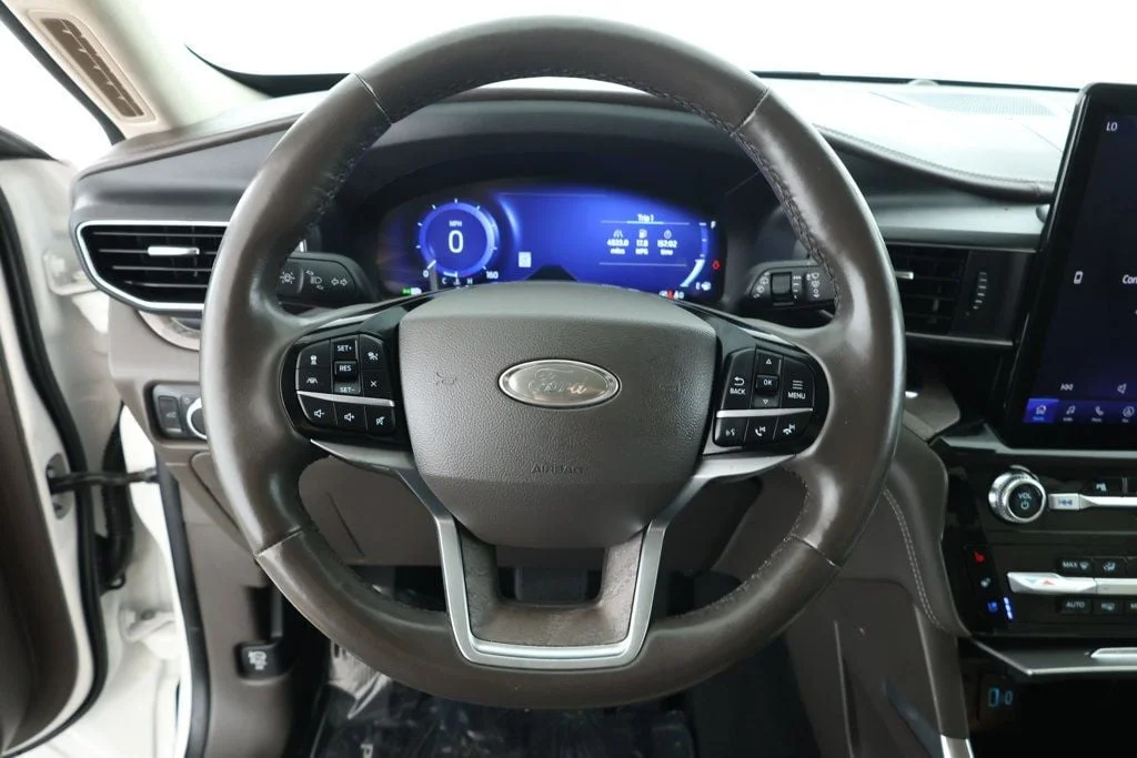 Used 2022 Star White Metallic Tri-Coat Ford Platinum 4WD with Class IV Trailer Tow Package & 21