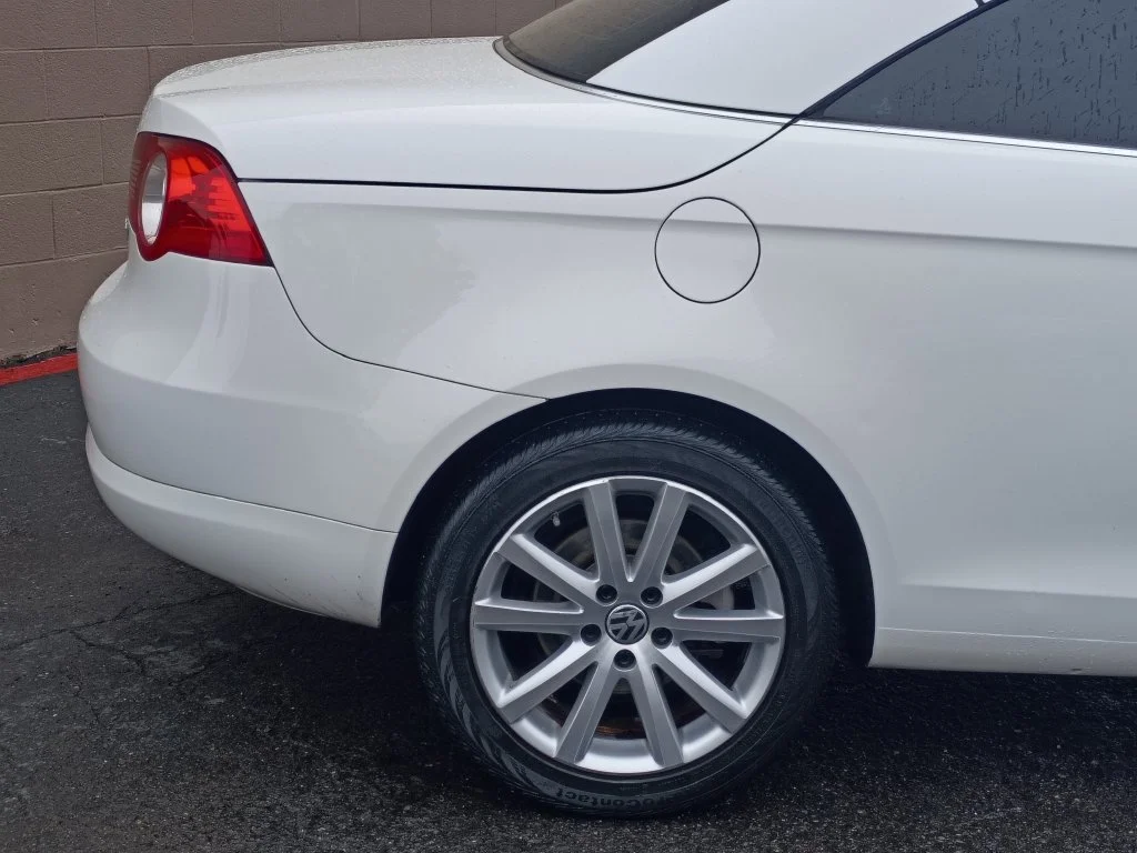 Used 2009 Candy White Volkswagen Komfort Edition image 4