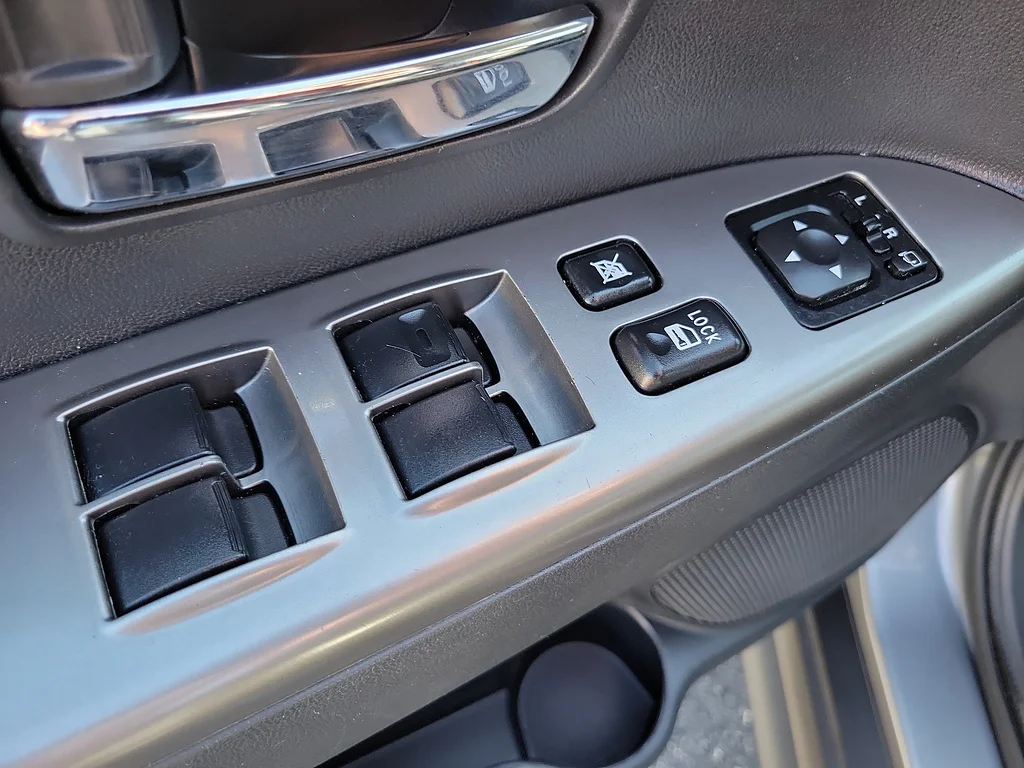 Used 2025 Mercury Gray Metallic Mitsubishi SE image 19