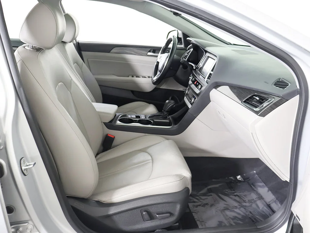 Used 2019 Silver Hyundai Limited image 35