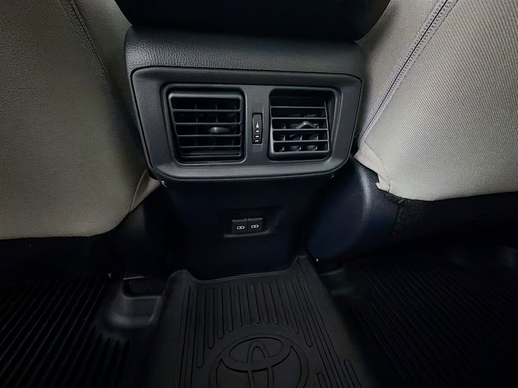 Used 2025 Ice Cap Toyota XLE image 31