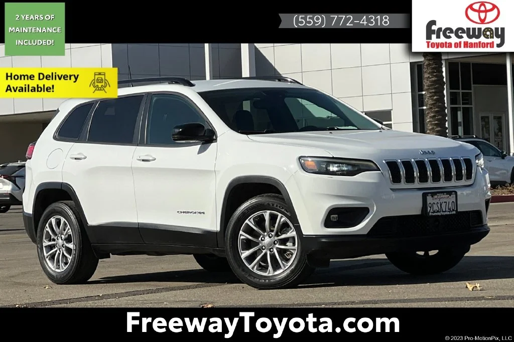 Used 2022 White Jeep Latitude Lux image 1