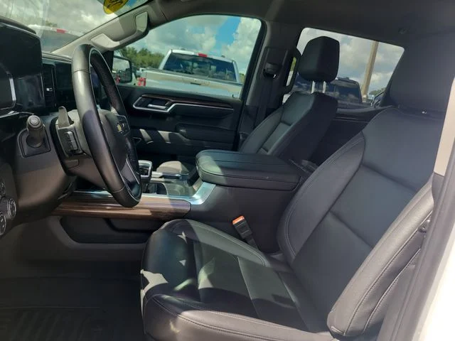 Used 2025 White Chevrolet LT image 19
