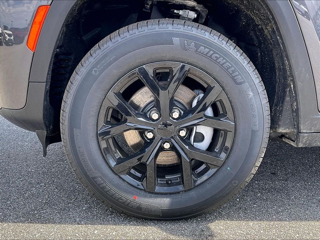 New 2026 Baltic Gray Metallic Clearcoat Jeep Laredo image 8