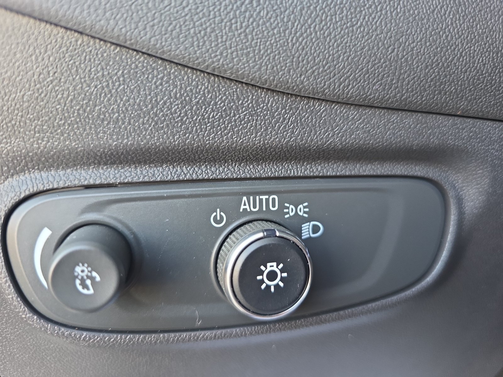 Used 2024 Summit White Chevrolet LT image 26