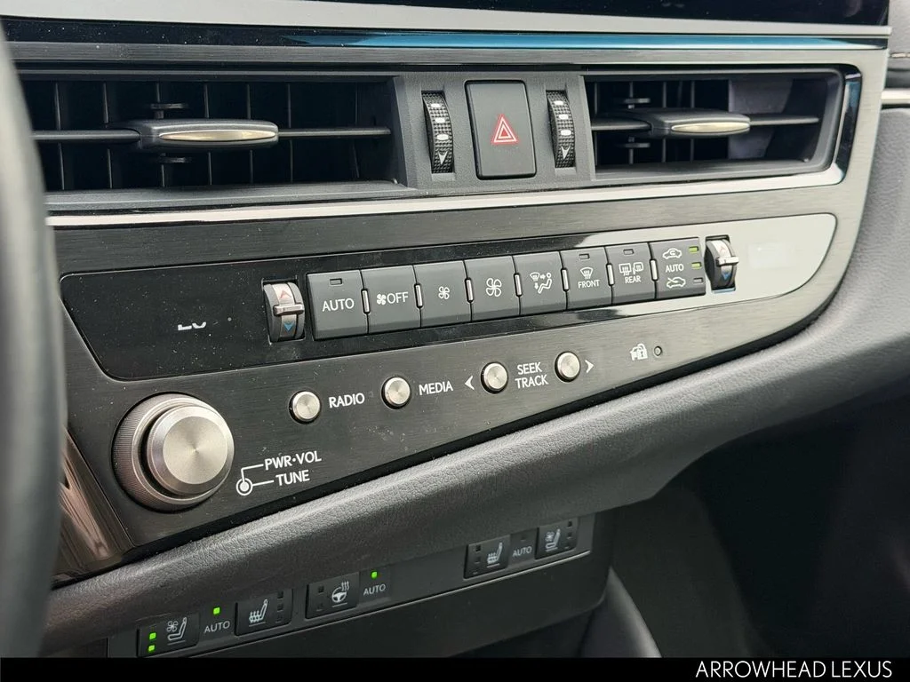 Used 2025 Silver Lexus 300h image 29