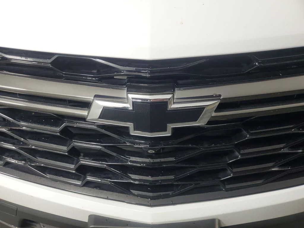 Used 2022 White Chevrolet Premier image 10