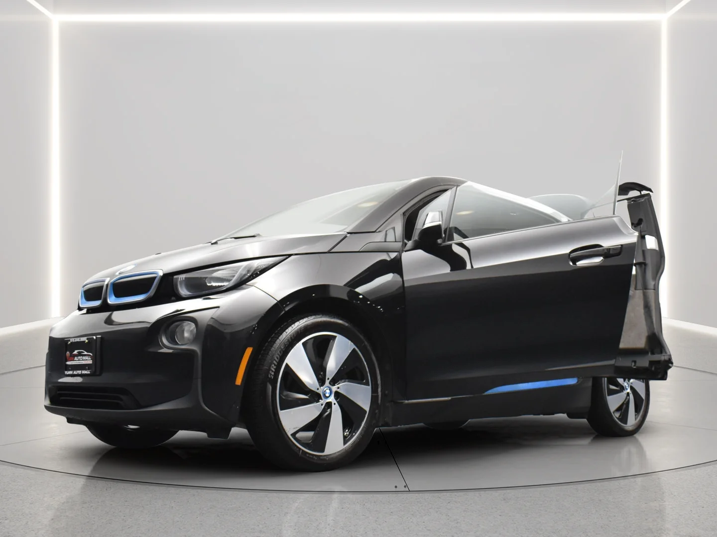 Used 2016 Fluid Black w/Highlight BMW i Blue BMW  image 15