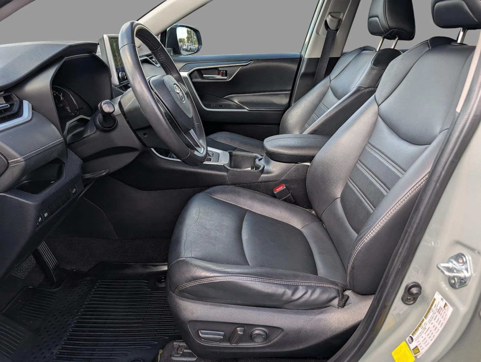 Used 2023 Lunar Rock Toyota XLE Premium image 10