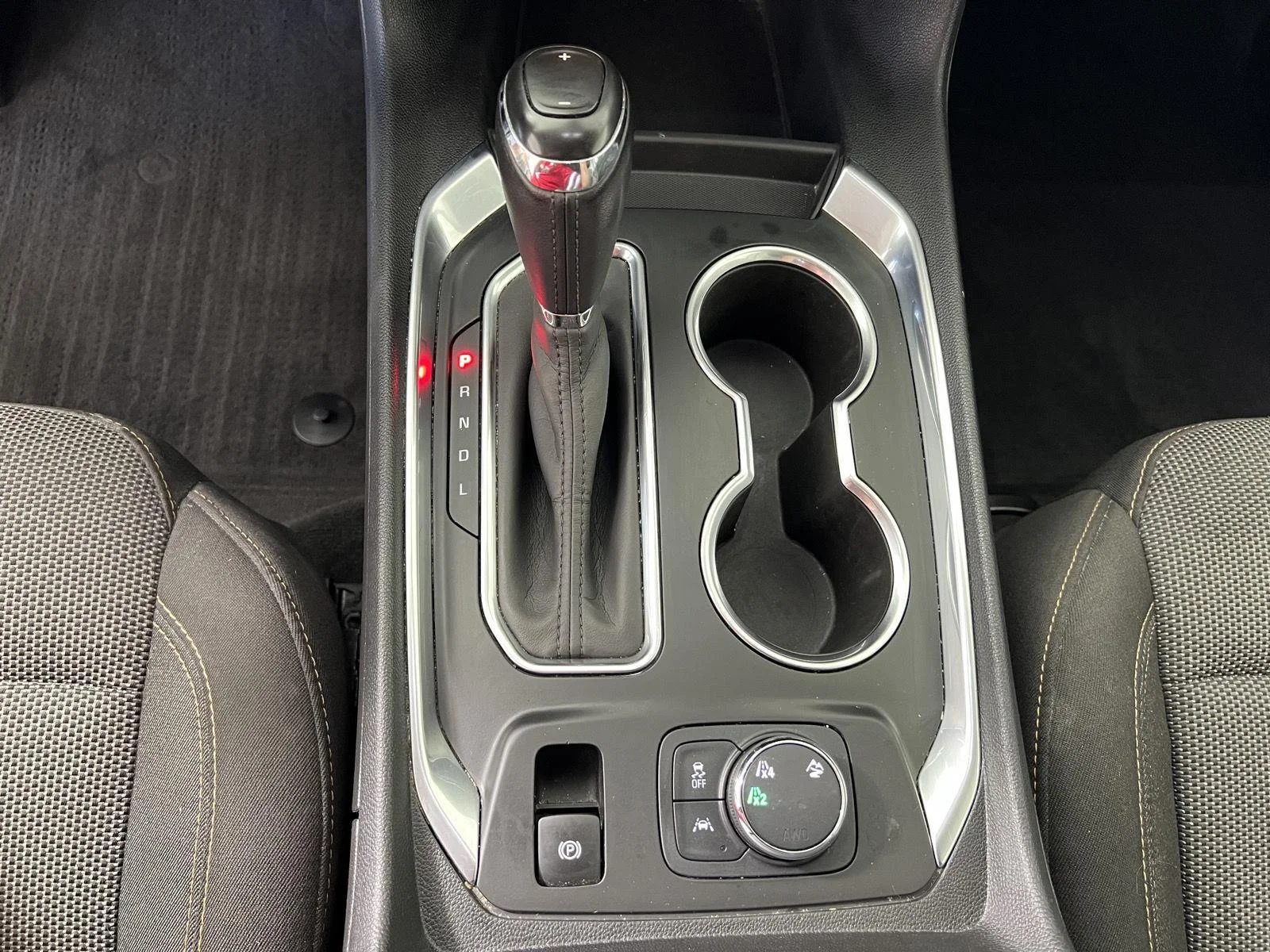 Used 2020 SUMMIT WHITE Chevrolet LT Cloth image 33